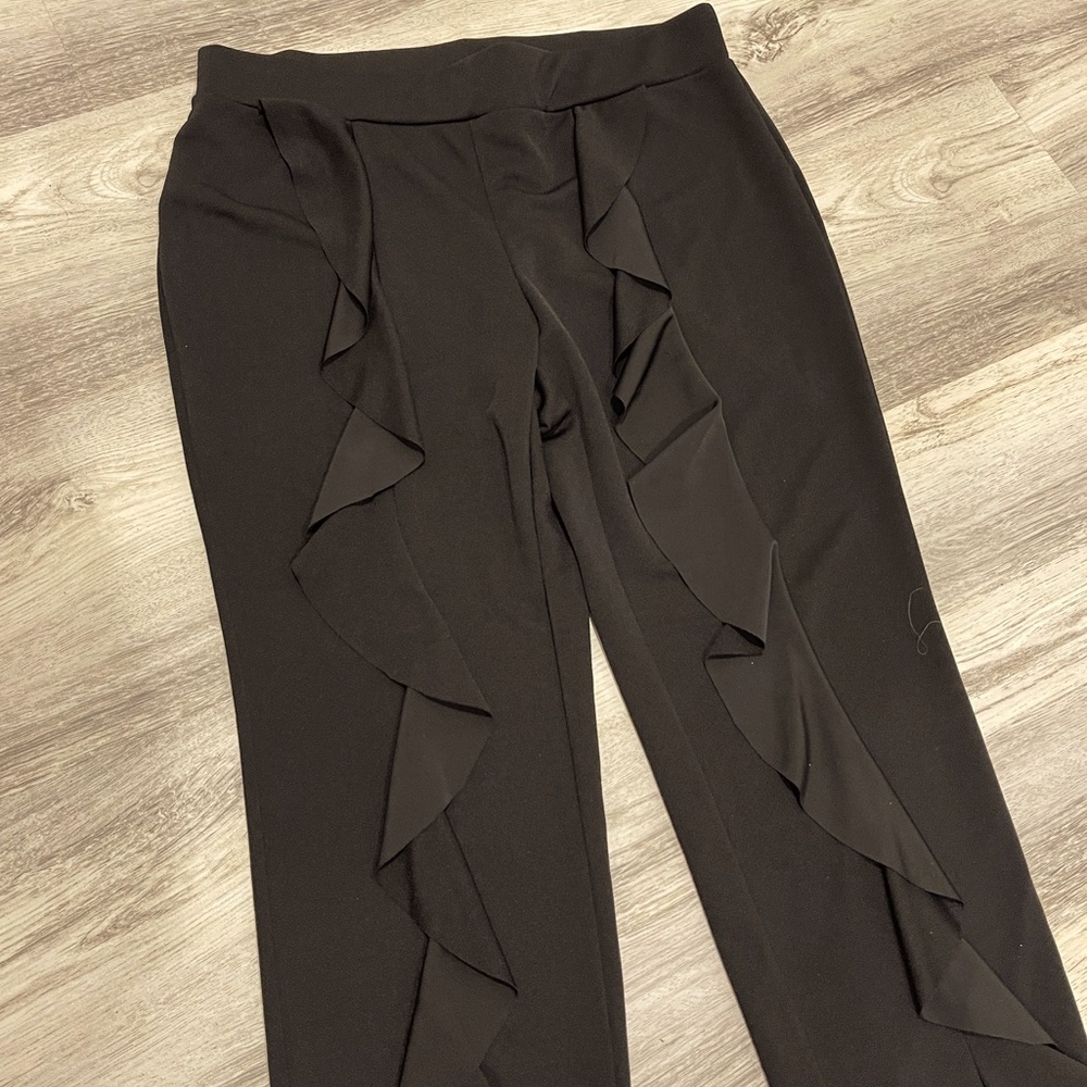 Ruffle pants - Picture 2 of 4